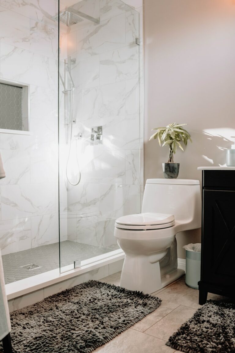 Optimiser sa salle de bains avec du carrelage Grand formats
